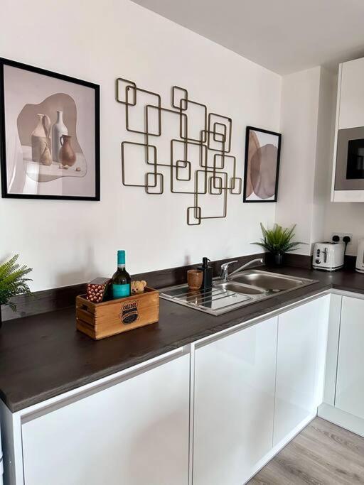 Central Derby Urban 2 Bedroom Flat - An Oasis Of Elegance! Free Parking And Wifi Suitable For Families And Professionals Exterior foto